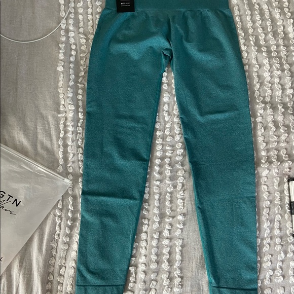 NVGTN NWT - Picture 2 of 2